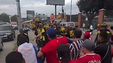 (Video) Aficionados del Xelajú y Real España se van a los golpes antes de partido de la Copa Centroamericana