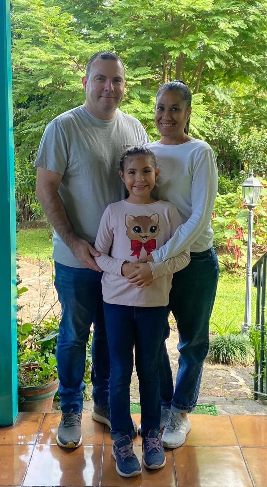 El periodista Diego Brenes reveló el calvario que viven a raíz de la enfermedad de su hija Camila. Fotos cortesía de la familia.