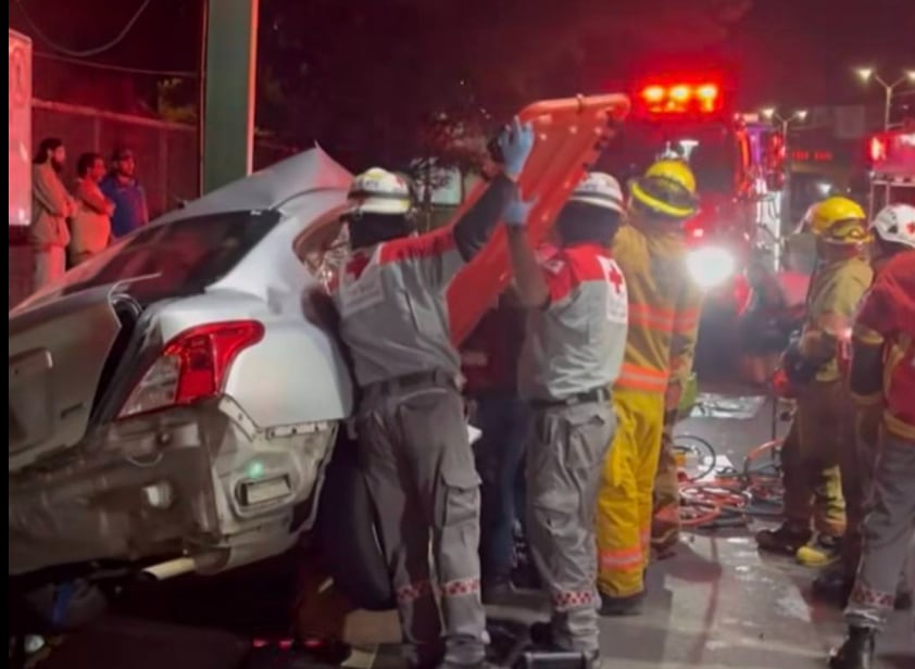 Hombre muere al estrellarse contra la estructura del peaje en Alajuela