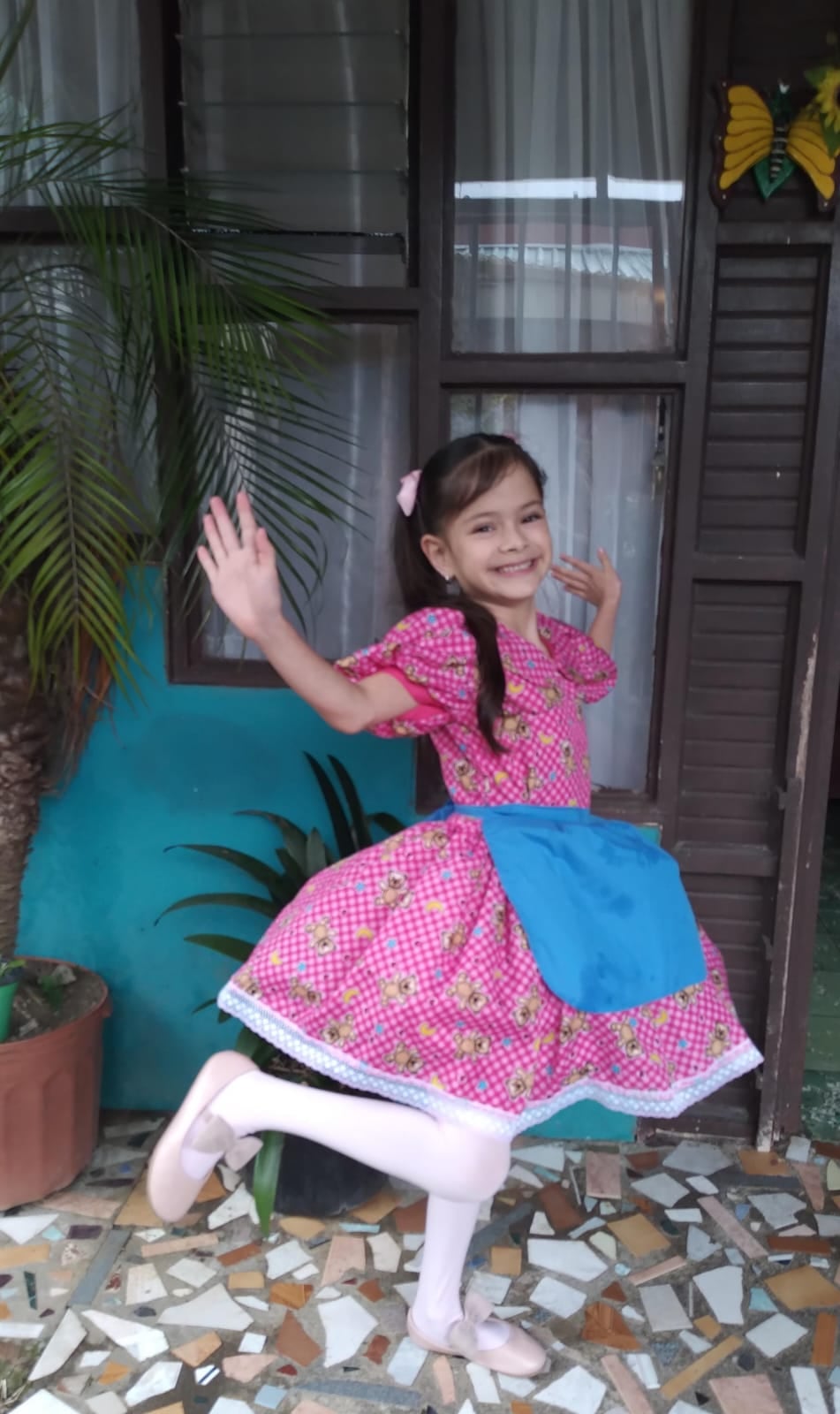La niña Keyla Chavarría nos dio una lección con su discurso: “adultos, enséñennos que paz significa también aprender a convivir, perdonar, escuchar y resolver nuestras diferencias sin violencia”.