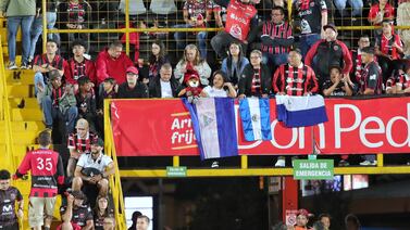 Otra vez sancionan a Alajuelense por el comportamiento de su afición