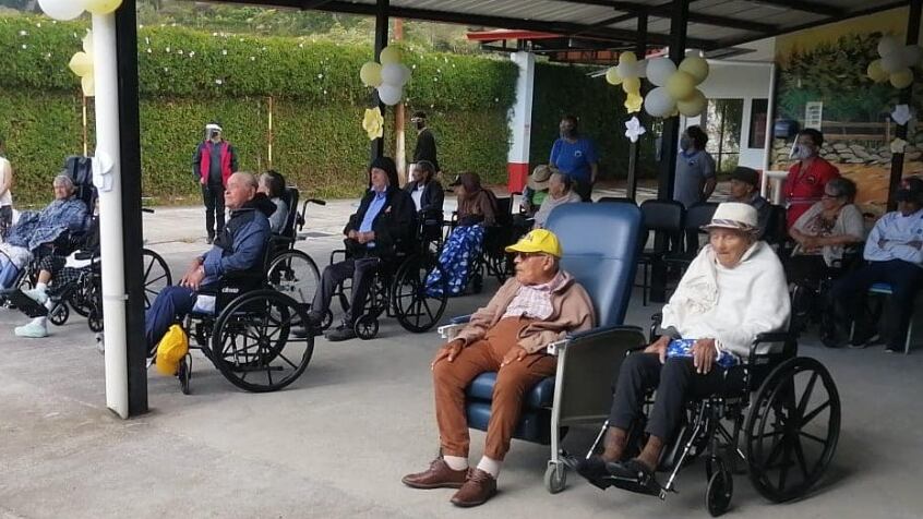 La Asociación Casa Hogar para Ancianos Albernia, es un albergue ubicado en San Isidro de Heredia, donde actualmente se atienden las 24 horas a 28 adultos mayores, en estado de pobreza y abandono total