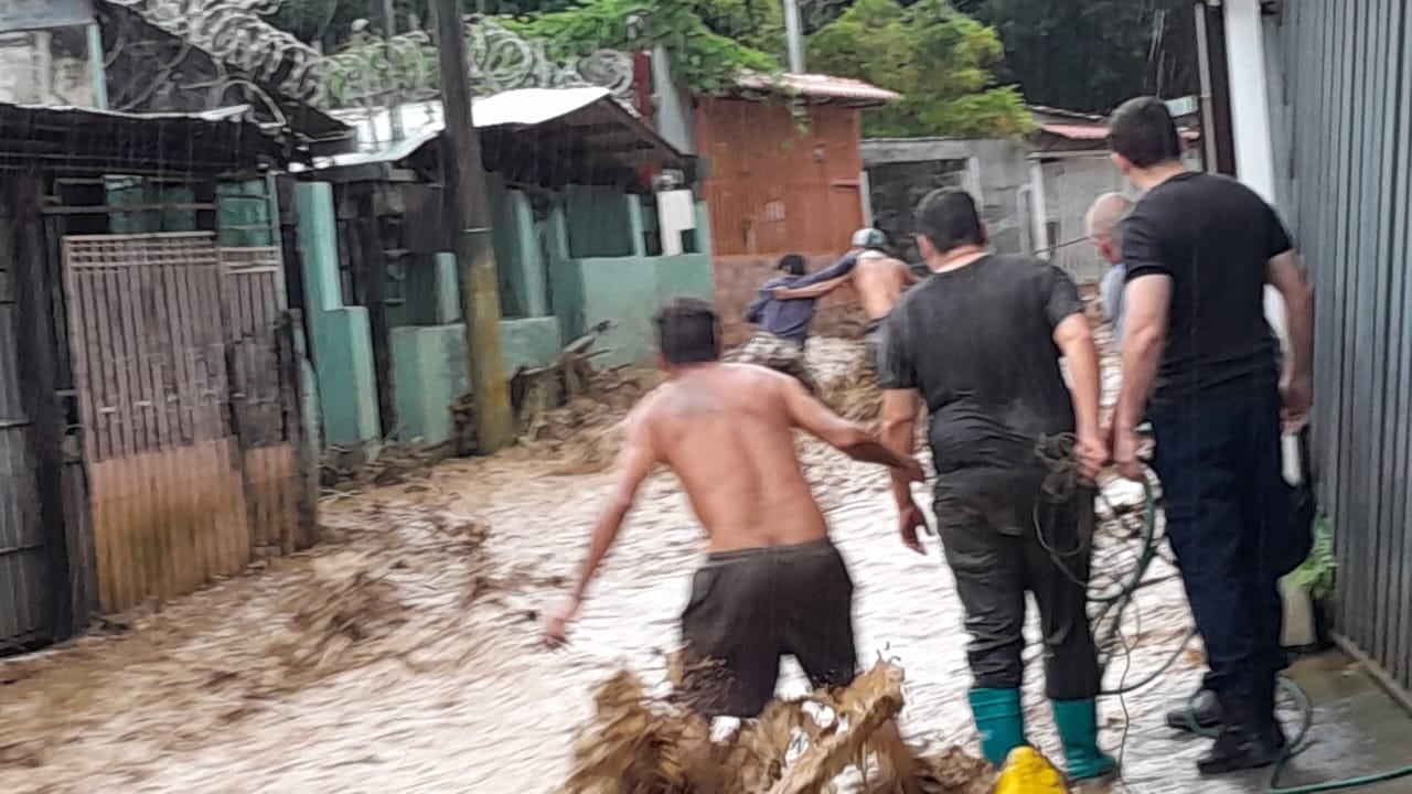 Inundaciones en Aserrí. Foto cortesía.