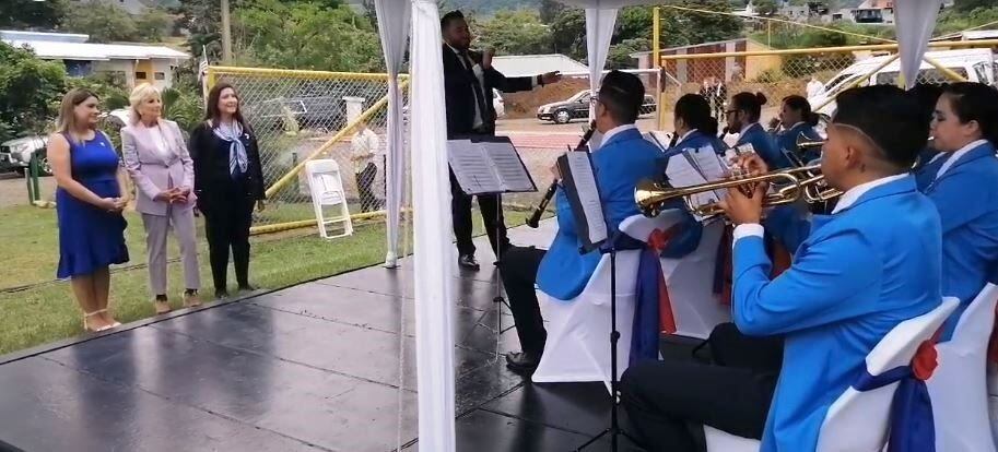 Al estadio municipal de Alajuelita llegó la primera dama de Estados Unidos, doña Jill Biden, para confirmar el apoyo del gobierno de su país al programa Sembremos Seguridad