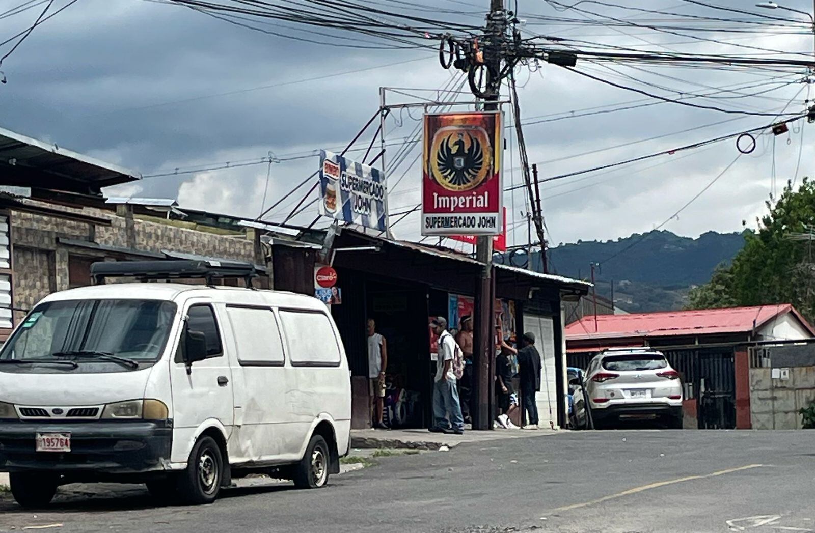 Un guarda fue asesinado a balazos afuera de un supermercado en San Rafael Abajo de Desamparados