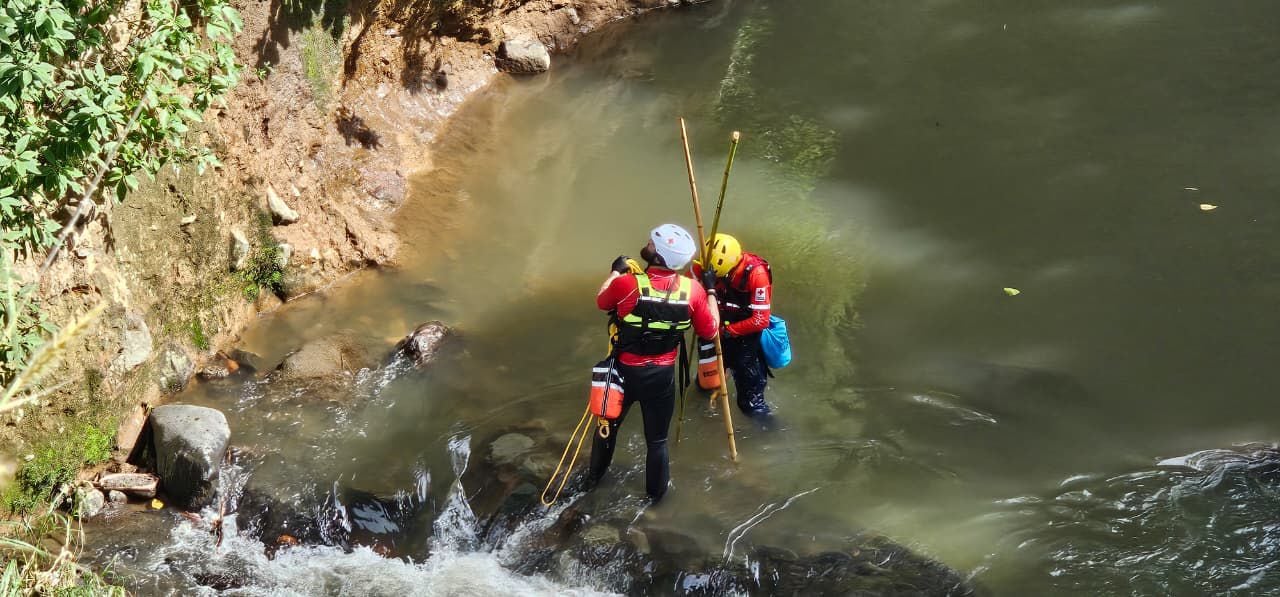La Cruz Roja costarricense confirmó la desaparición de una mujer en la zona de Las Colinas, de Guácima, tras una cabeza de agua. Mientras la mujer se encontraba en unas cataratas de la zona.