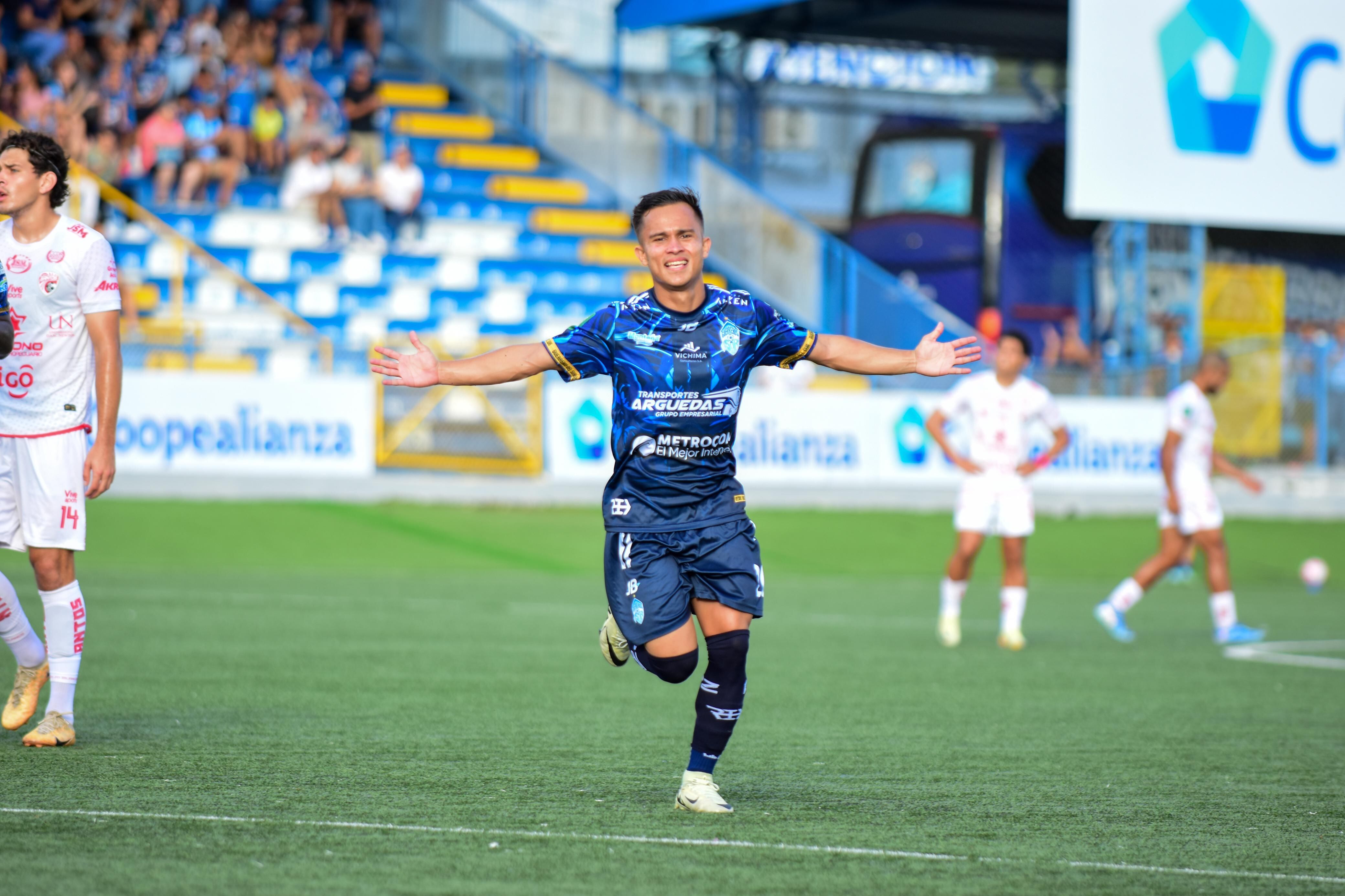 Axel Amador fue figura con Pérez Zeledón ante Santos. Foto: Prensa PZ