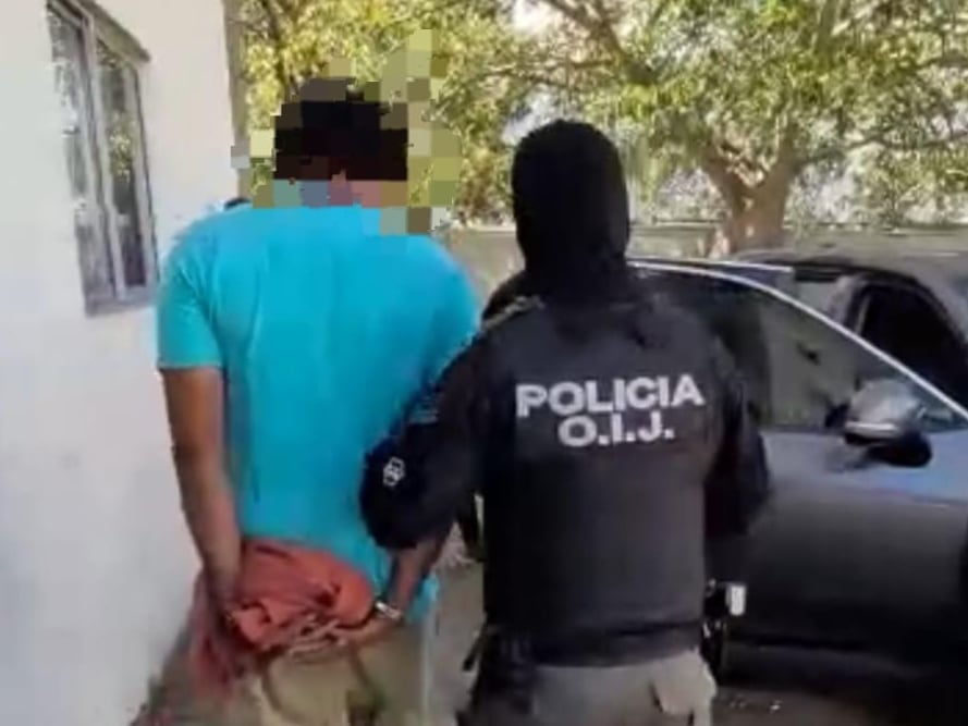 Padre es detenido como sospechoso de obligar a sus hijo a pedir dinero y alimentos en la calle. Foto OIJ.