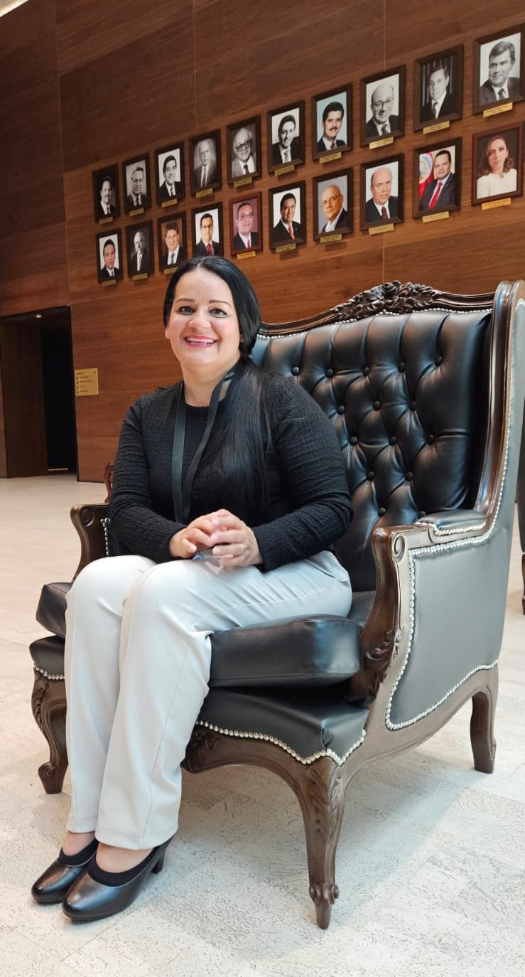 Yurlandy Hidalgo Arce es la intérprete de la Lengua de Señas Costarricense (Lesco) de la Asamblea Legislativa y su trabajo no es nada fácil.