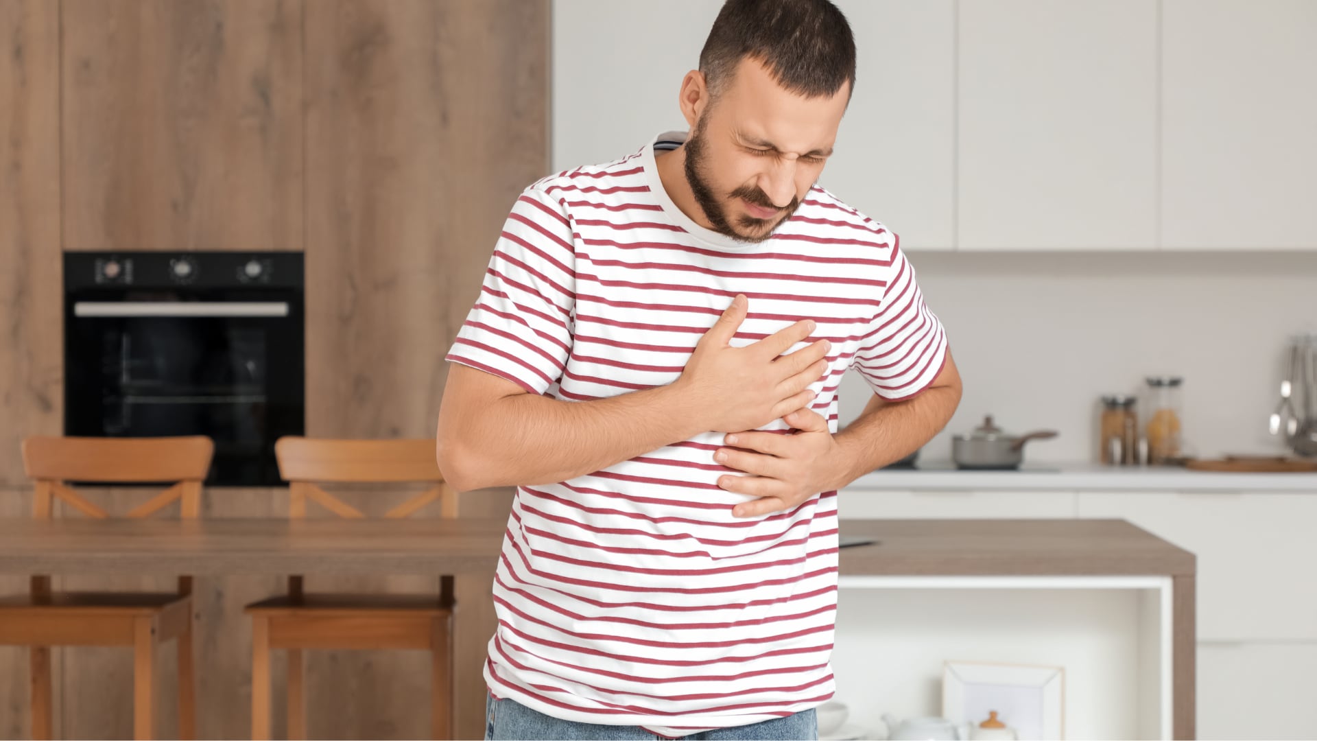 Hábitos como no fumar, mantenerse activo y llevar una dieta equilibrada son claves para un corazón sano desde joven.