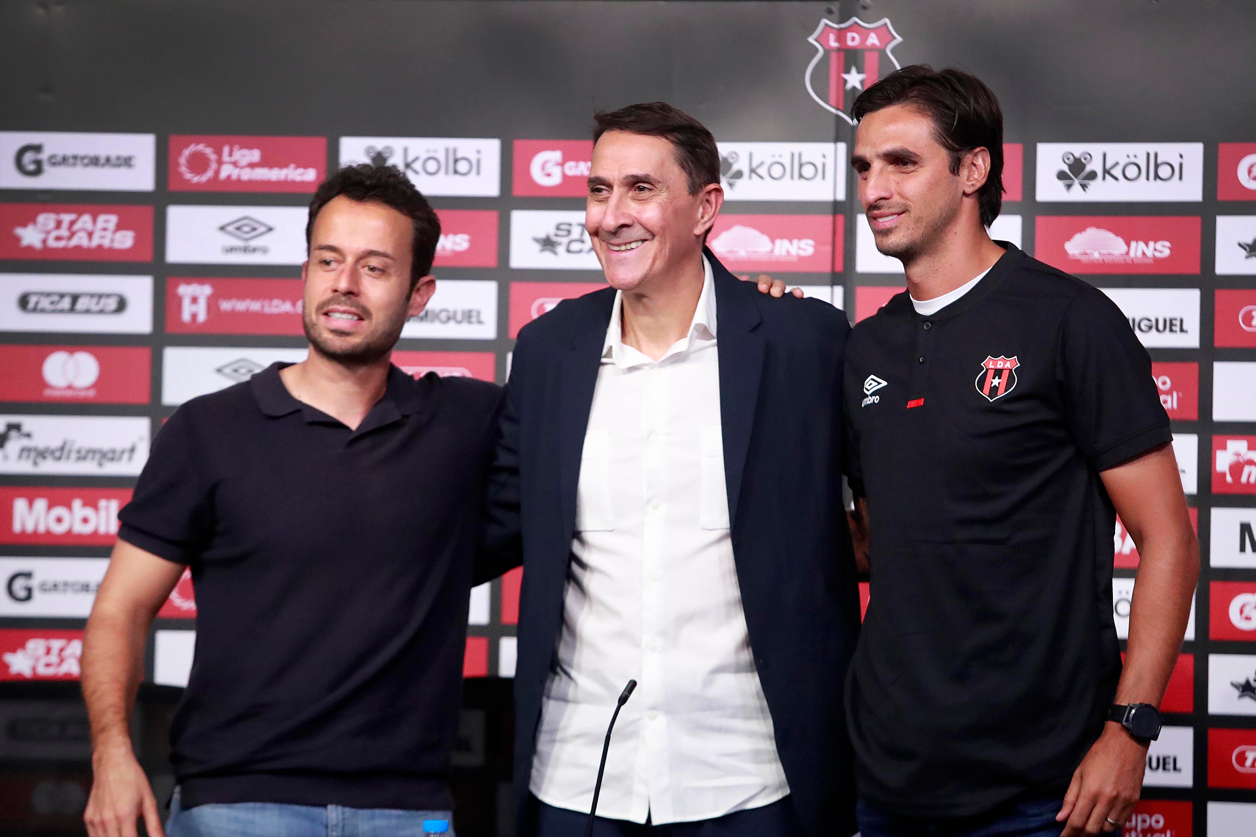 12/03/2024     Turrucares. Este martes fue presentado Alexandre Borges Guimaraes como nuevo director técnico de Liga Deportiva Alajuelense, en las instalaciones del Centro de Alto Rendimiento (CAR). A Guima lo acompañarán dos brasileños y Bryan Ruiz, quienes fueron presentados por el gerente deportivo, Javier Santamaría. Foto: Rafael Pacheco Granados