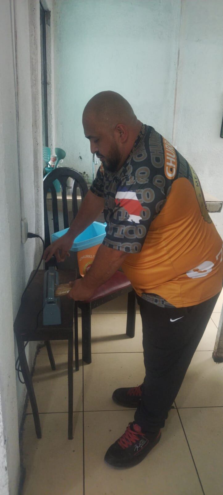 Andrés Alpízar Ortega emprendedor de churros.