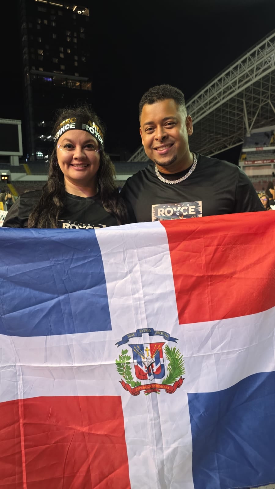 Fabio Márquez fue elegido para subir al escenario y cantar junto a Romeo Santos y Prince Royce en el Estadio Nacional de Costa Rica.