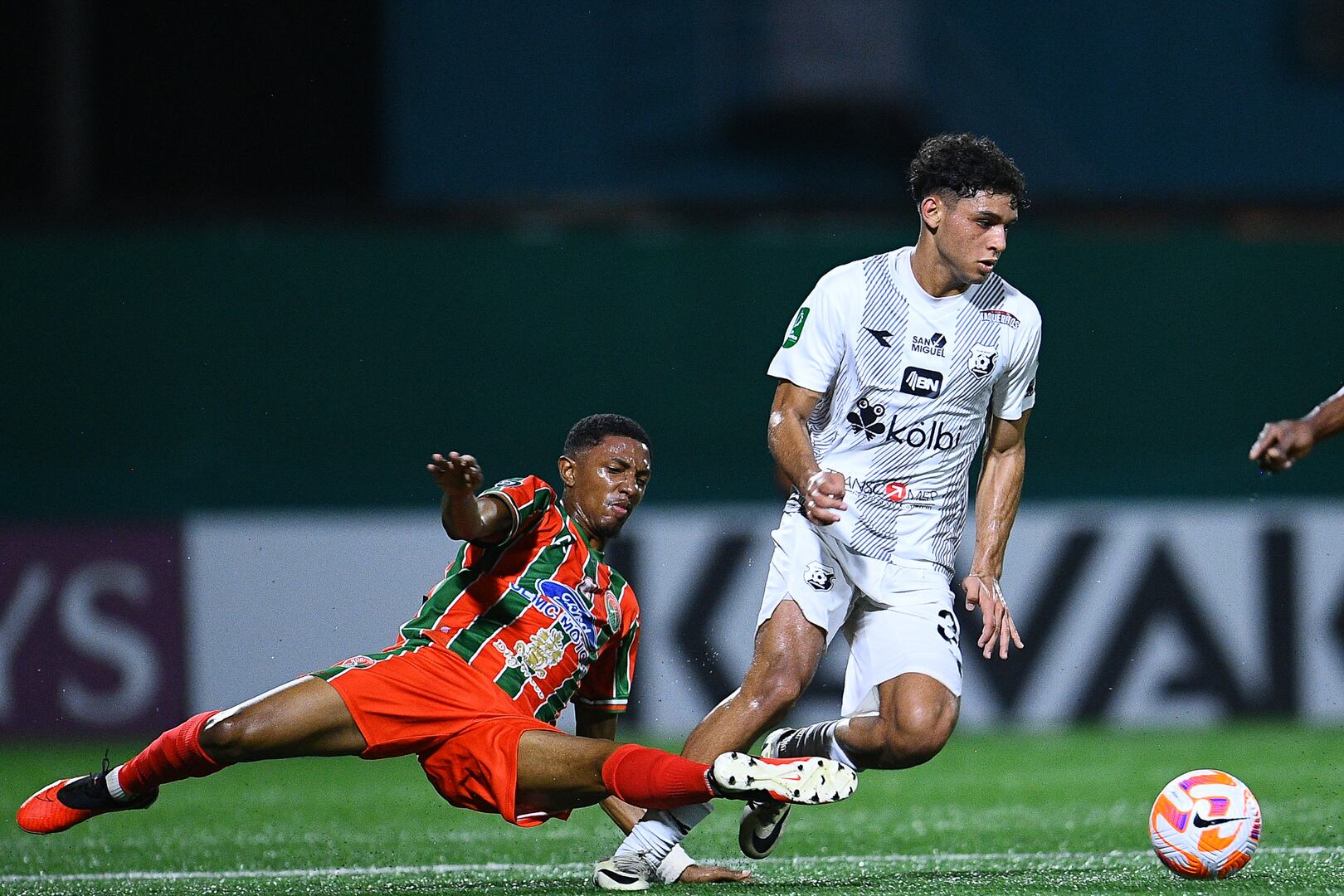 Herediano Robinhood de Surinam. Copa de Campeones de Concacaf. Fotos: Concacaf. com