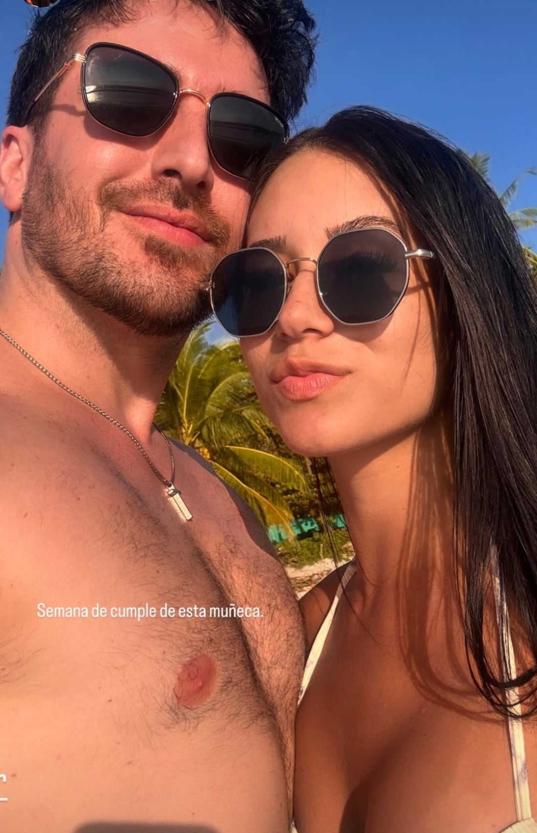 Músico Rodrigo Lagunas presenta a su novia Nicole Pérez.