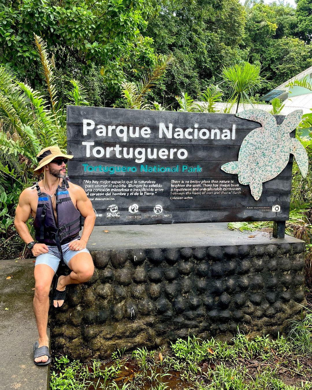 Daniel Carvajal vivió toda una aventura en medio del bosque de Tortuguero.