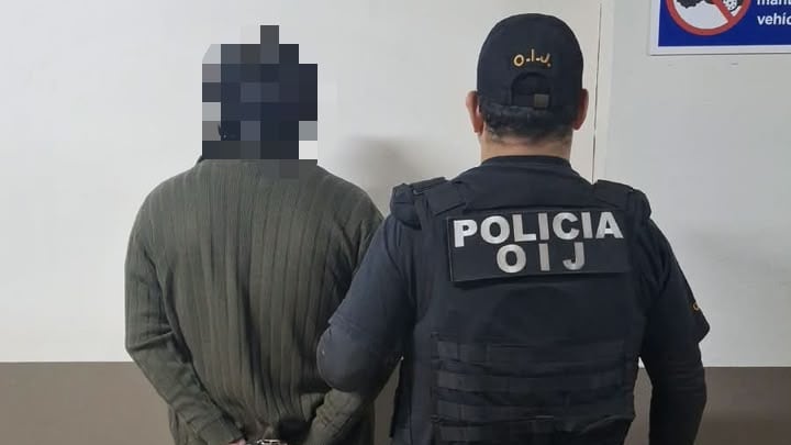 Un sujeto de apellido Altamirano, de 32 años, detenido por el OIJ en Aserrí, por tenencia y difusión de material de abuso sexual infantil. Foto: OIJ
