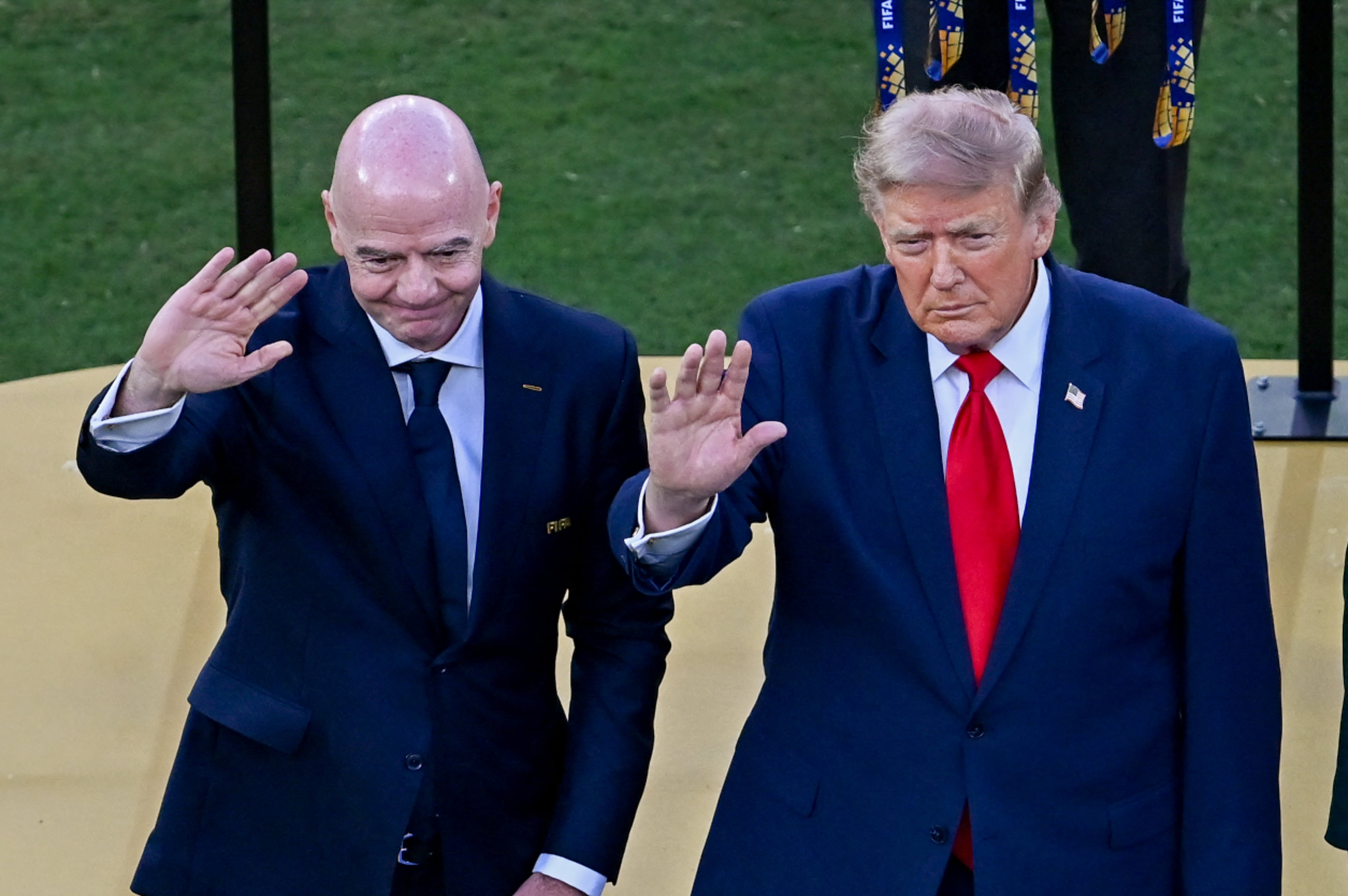 Gianni Infantino, jerarca de la FIFA, y Donald Trump, presidente de Estados Unidos, aquí durante la final del Mundial 2026. Infantino lanzó una propuesta para abrir competiciones a inversión privada.