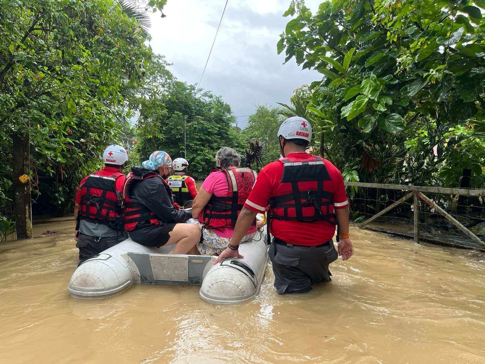 Las fuertes lluvias que afectan al país ya obligaron a cerca de 90 personas a refugiarse en albergues en el Caribe de Costa Rica. Foto: Cruz Roja