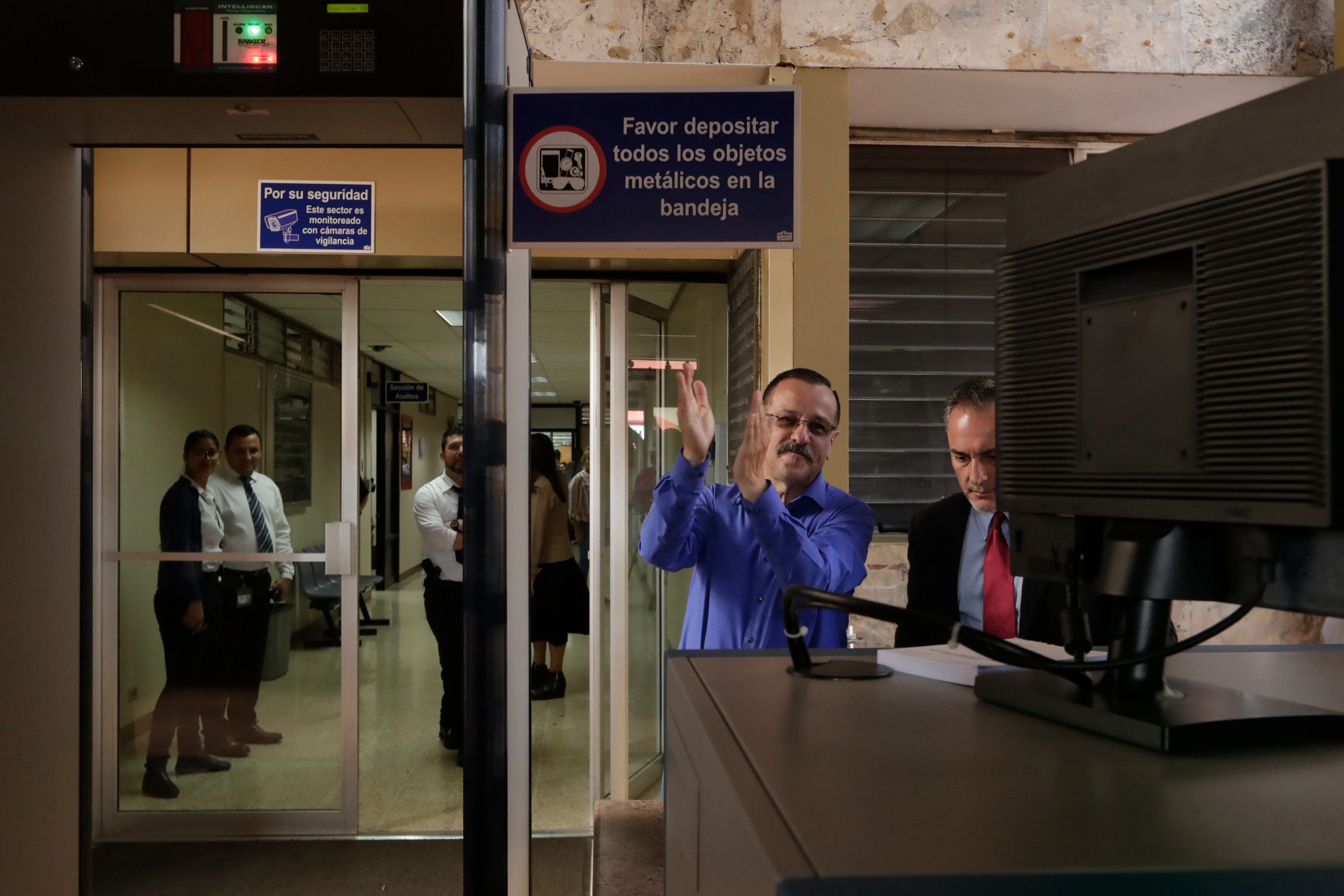 24/10/2019, San José, Corte Suprema de Justicia, Albino Vargas llega a la corte para la indagatoria a la que fue citado, fue acompañado por un grupo de sindicalistas. Fotografía José Cordero