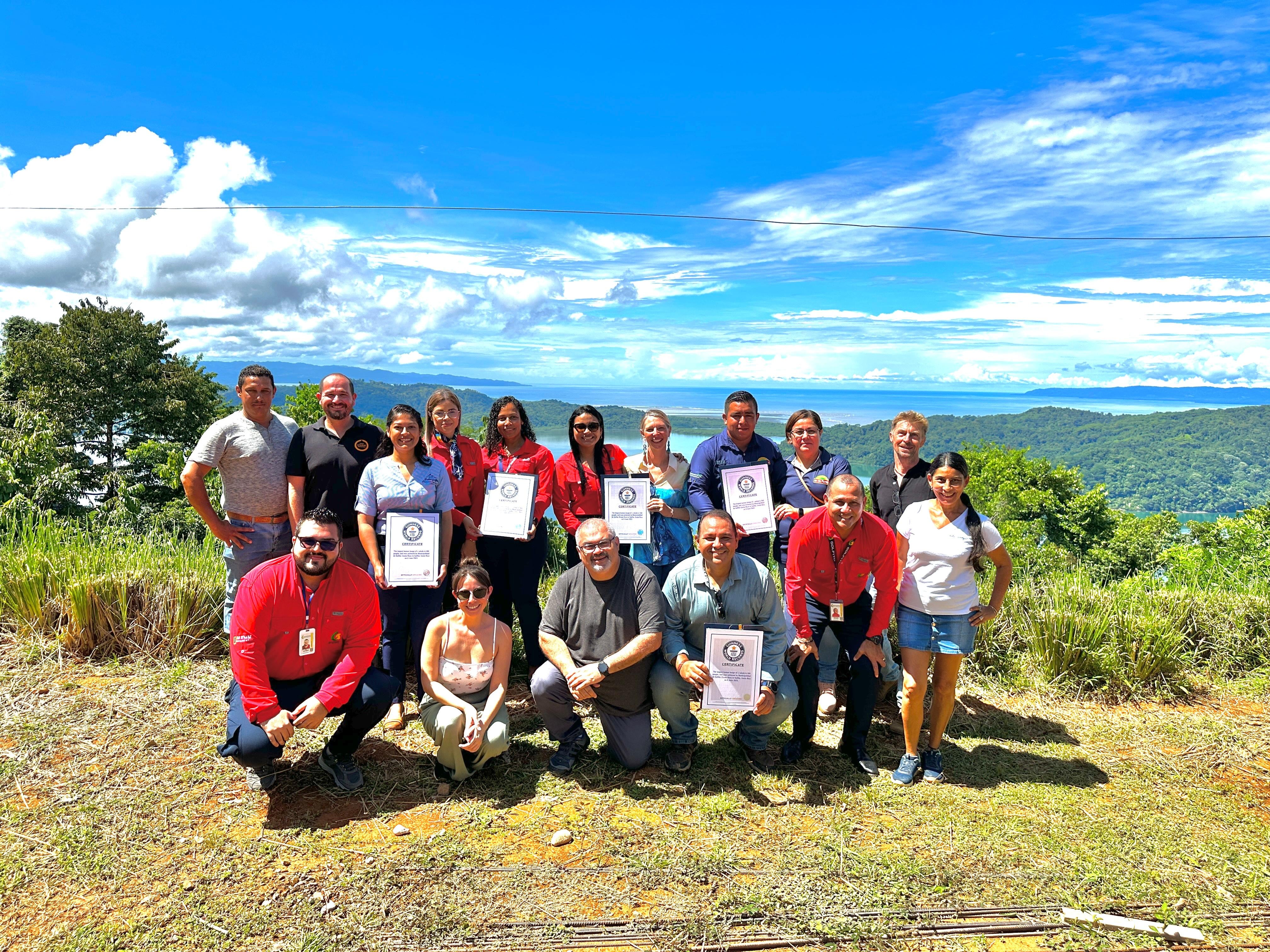 El sábado 8 de junio del 2024, a las 9 de la mañana, llegaron a la convocatoria 466 personas a playa Zancudo para formar la silueta de una ballena jorobada y así imponer un nuevo Record Guinnes.