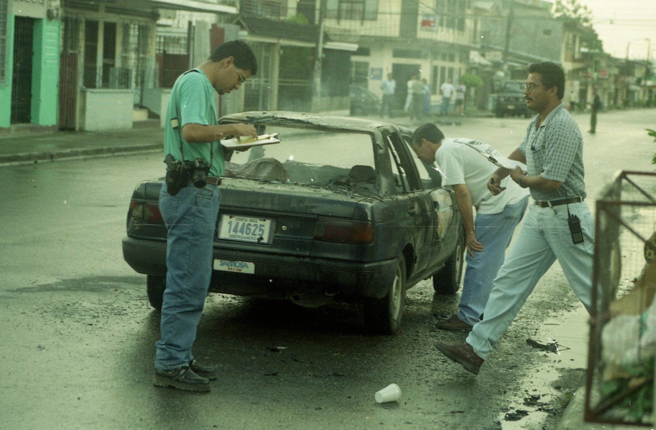 Atentado en Limón, el 22 de agosto del 2000, dejó tres fallecidos, en el sitio murió Víctor Vega Montero, de 58 años. Su jefe, identificado como Alfredo Ramírez Solano, dueño de una empresa de vigilancia, y la esposa de este, Rosa Acón Ulate.