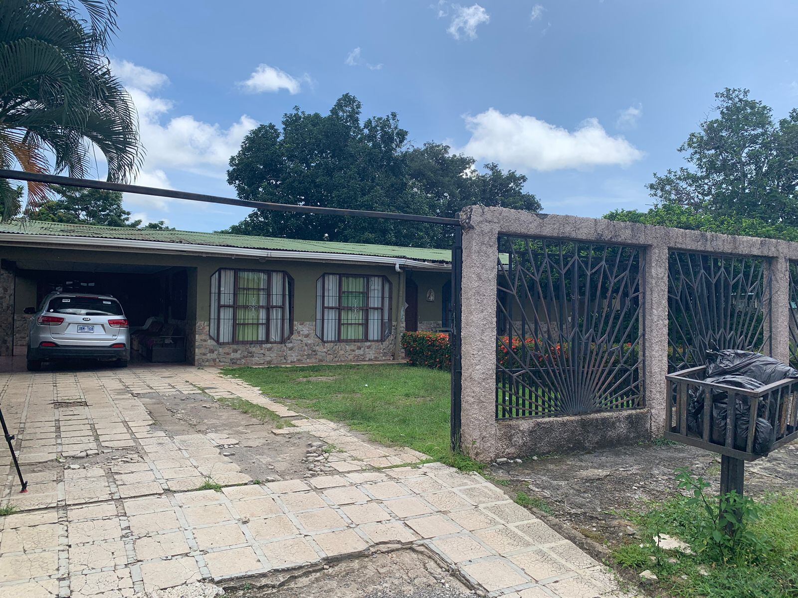 Agarran a balazos casa de alcalde de Esparza. Foto cortesía para La Teja.