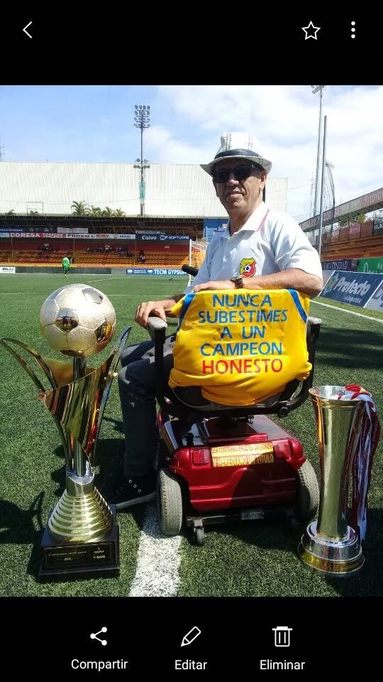 Bernardo Acosta, aficionado del Herediano