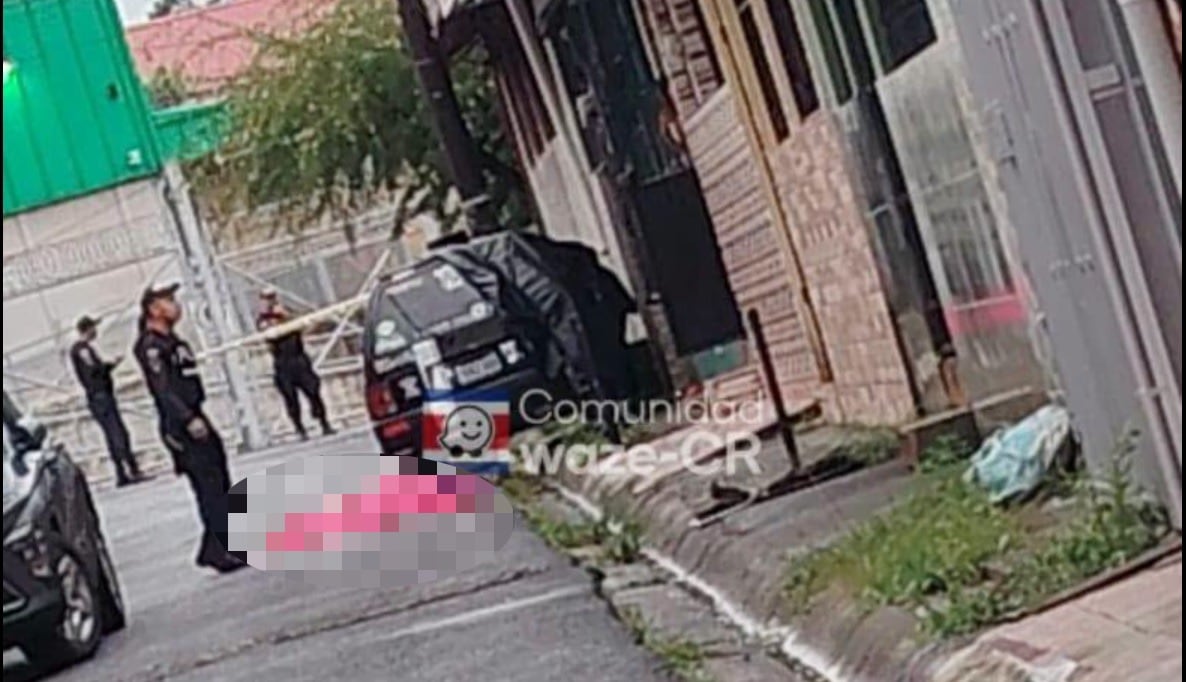 Uno de los muchachos falleció en el lugar del ataque y el otro en el hospital de Limón. Foto Waze CR.