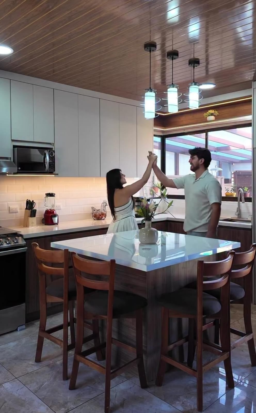 Katherinne González y Edson Picado mostraron el antes y después de su casa.