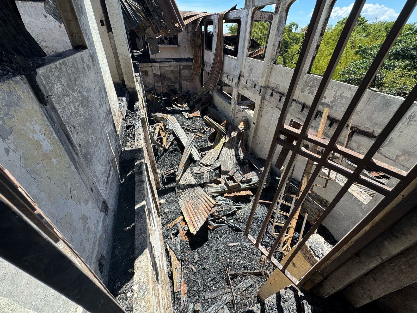 Incendio destruye seis departamentos en Carrillos de Poás, en Alajuela.