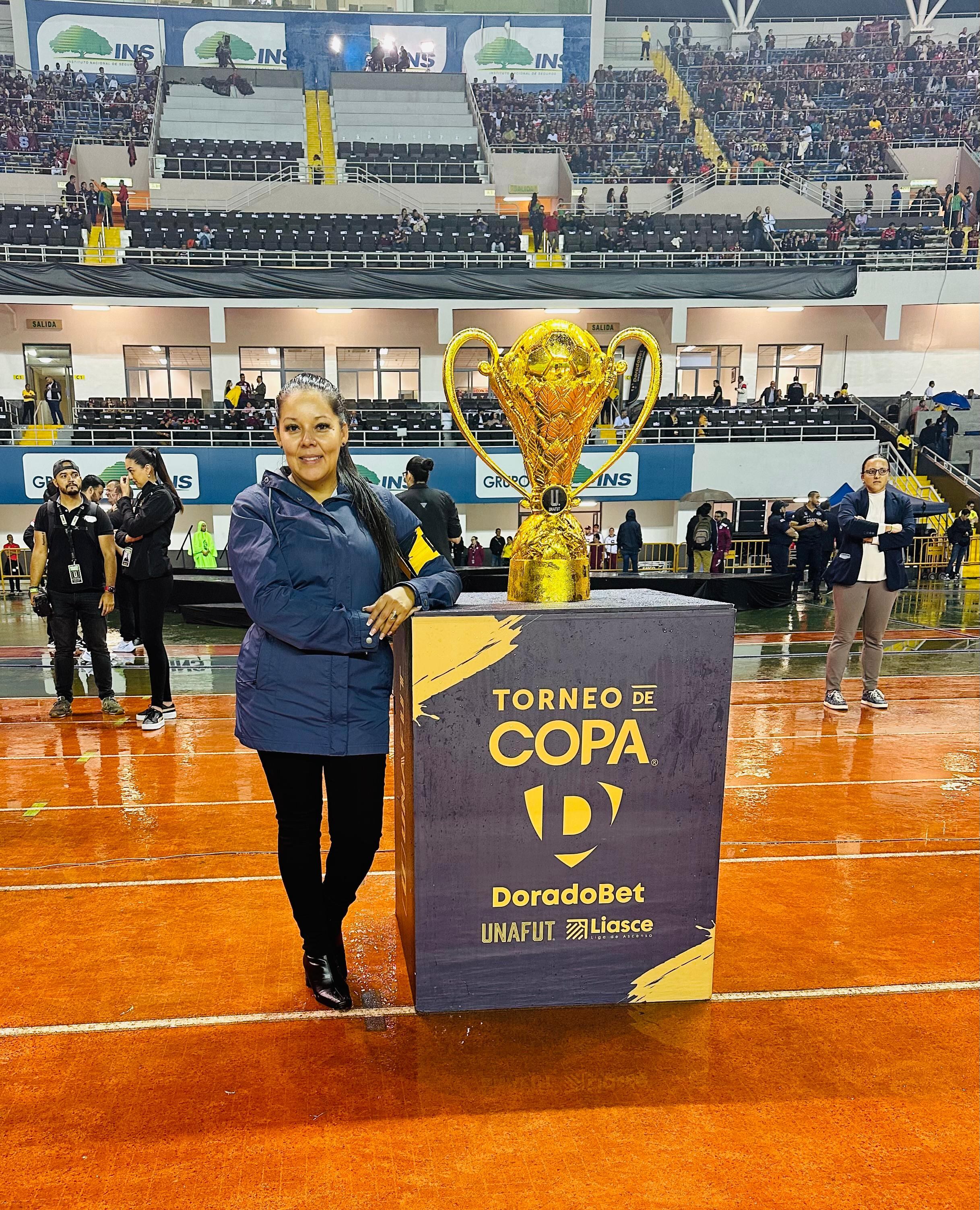 Sandra Hidalgo fue delegada del Santos desde el 2017 y cuenta cómo le duele no ver a su amado club en la primera división. Cortesía.