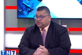 Christian Sandoval lanza un dardo y calienta la final del torneo de Copa entre Saprissa y Sporting FC