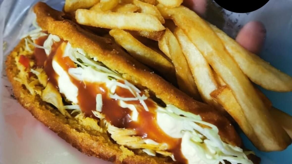 En Ricas Tentaciones puede encontrar variedad de comida como por ejemplo las doraditas, raviol tico, empanada papuda, torta cantina, entre otros.