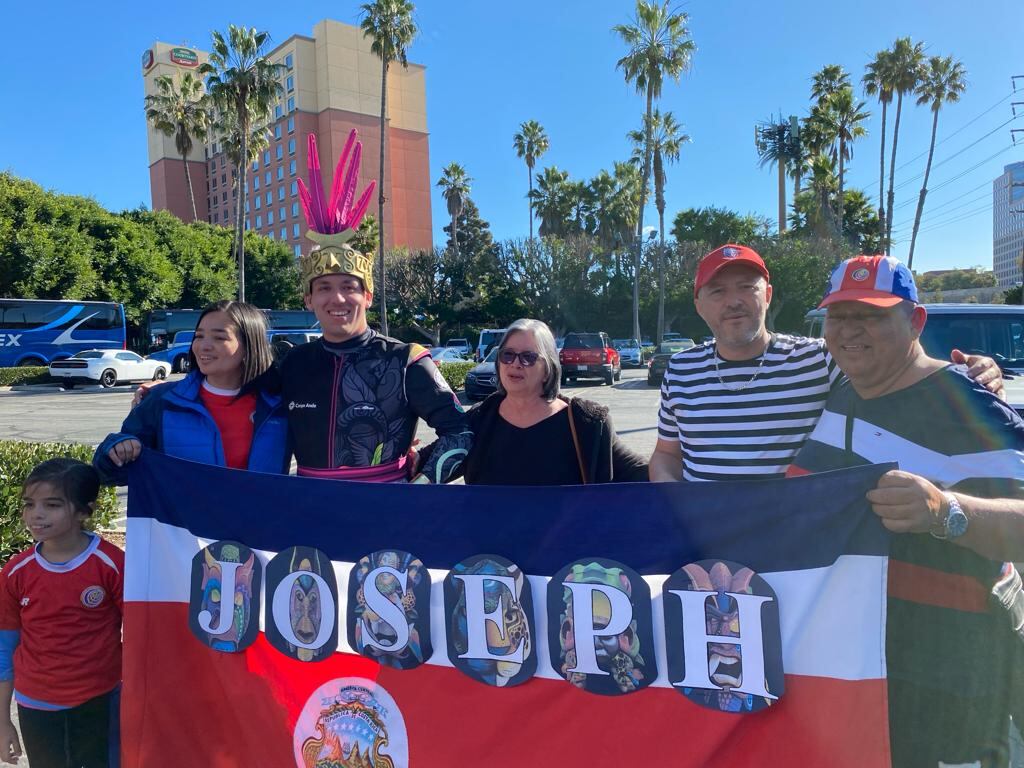 Randall Barquero y Katherine Chavarría explotaron de emoción al ver a su hijo Joseph desfilar con la banda de Zarcero