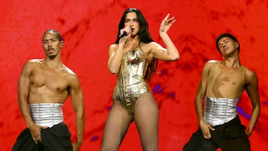 Dua Lipa le declara la guerra a Samsung por usar su imagen sin permiso y exige millonada