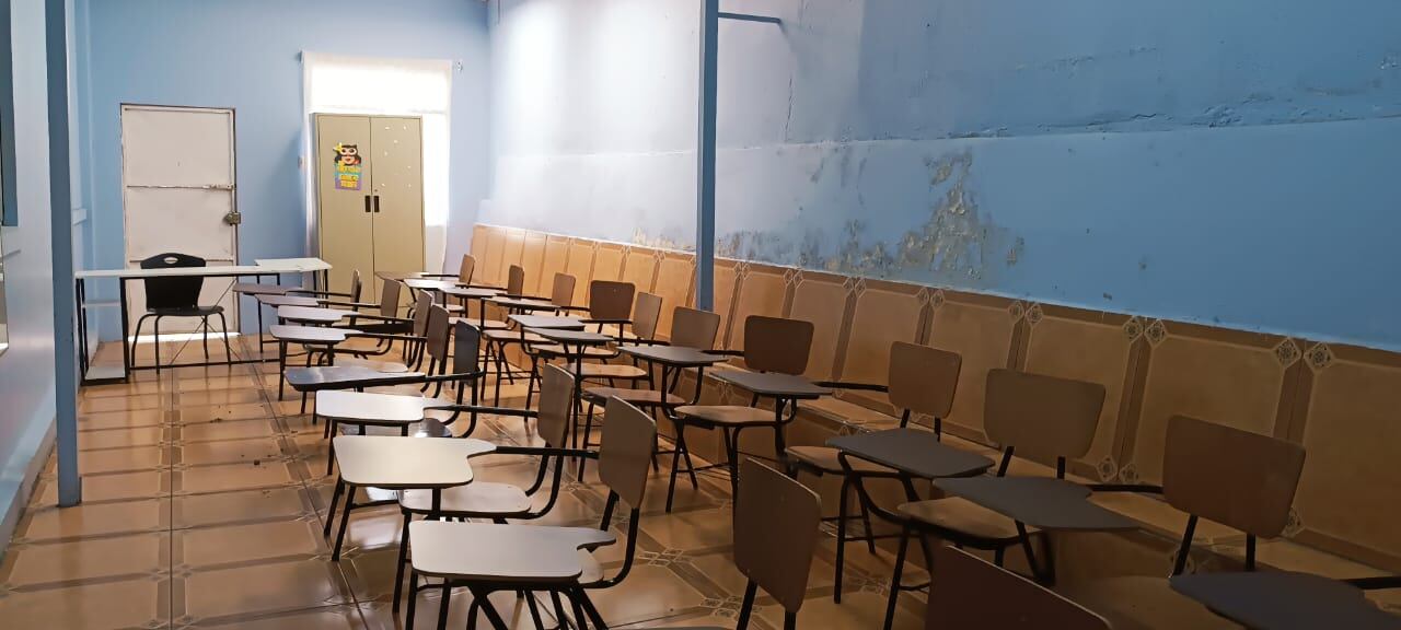 La escuela tiene más de 900 estudiantes y las aulas ya no dan a basto para esa cantidad de alumnos.
