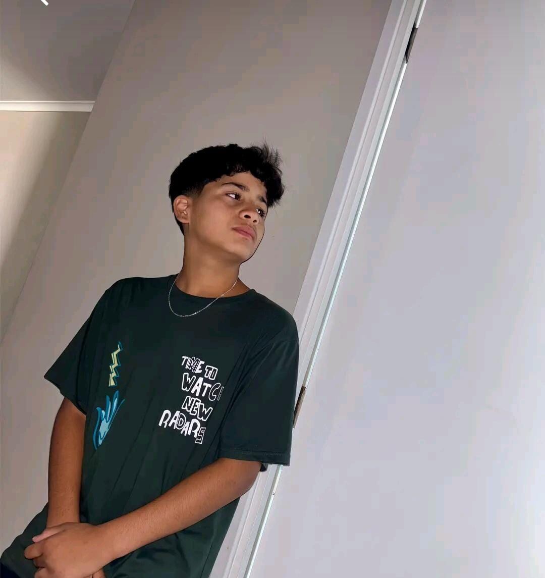 Niño emigrante se volvió viral en redes sociales al llorar con la jalea de su abuela