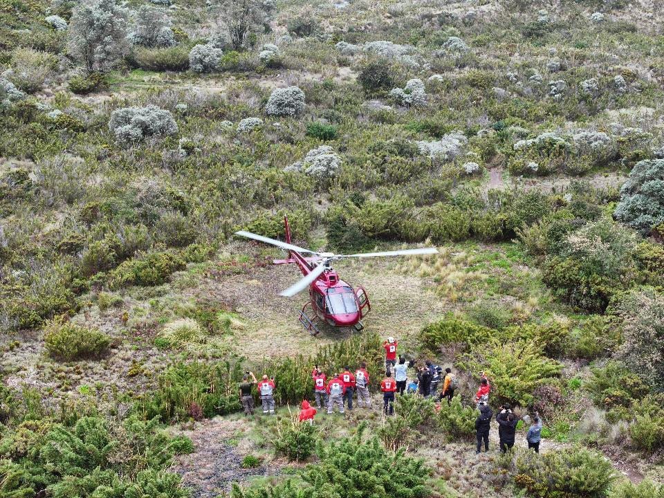 Traslado aéreo de Reinaldo de Pineda desde Crestones hasta San Gerardo Rivas. Foto Cruz Roja.