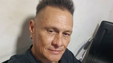 Cantante Iván Bolaños “El duende” se quiebra al contar cómo el alcohol y las drogas lo dejaron en la calle