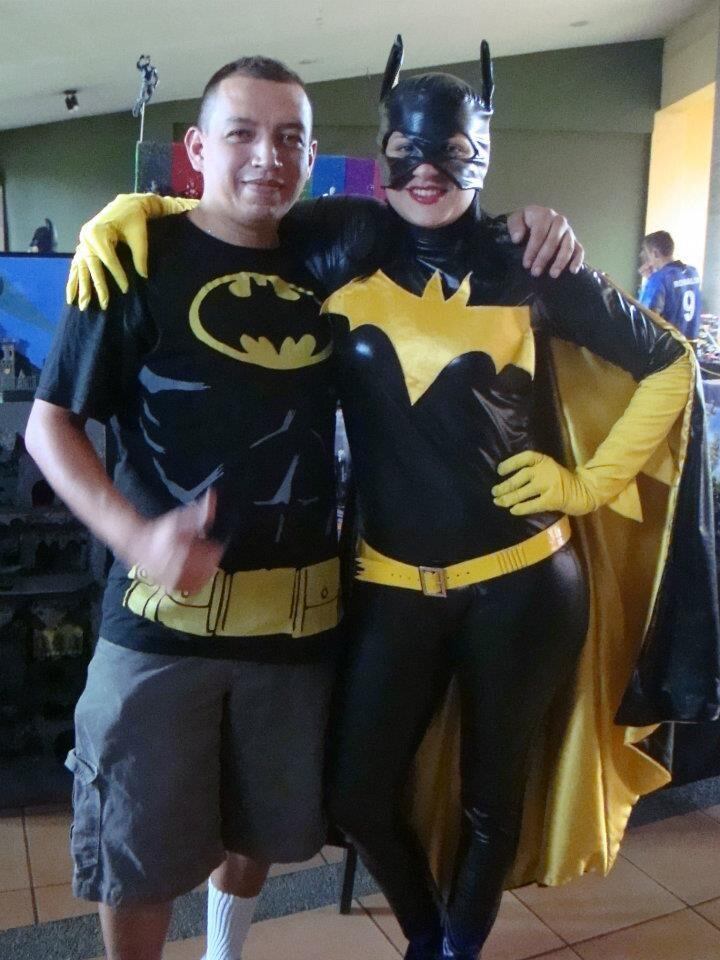 Eduardo Salazar Gámez colecciona figuras de Batman, bueno colecciona todo lo que tenga que ver con Batman. Tiene 43 años y su pasión por el Caballero de la Noche le nació cuando tenía 13