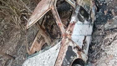 Hallazgo macabro: carro en llamas escondía hombre carbonizado