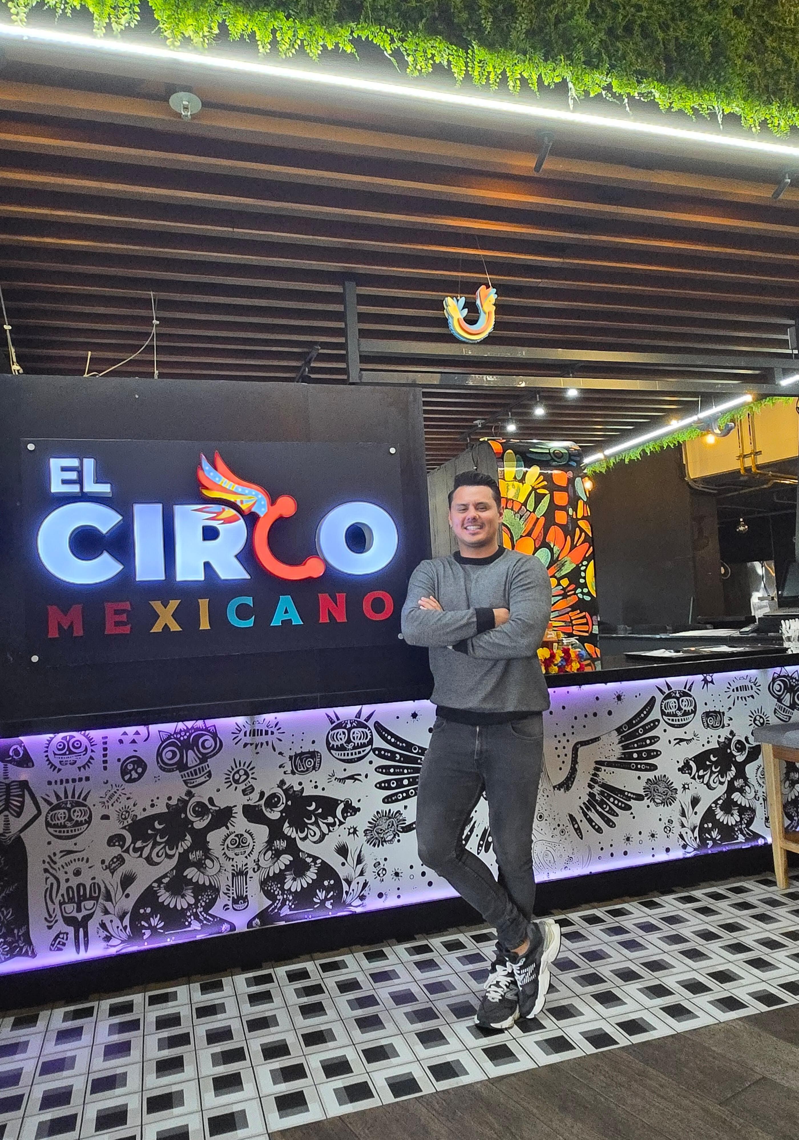 Johnny López, Marcelo Castro anduvieron de viaje en diciembre con toda la familia del presentador de Más que noticias.