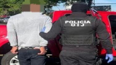 Extranjero habría aprovechado que joven se estaba bañando para cometer delito