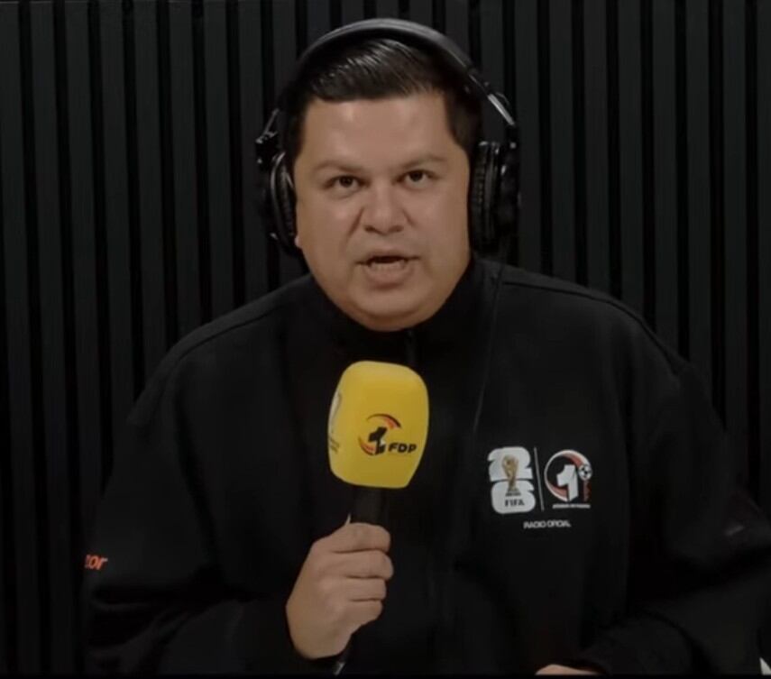 Ronald Villalobos soñó con narrar una Copa del Mundo desde que vio Estados Unidos 1994; con paciencia, insistencia y trabajo, hoy vive el momento más importante de su carrera junto al Pibe Valderrama en Fútbol de Primera que transmite para 200 radios de Estados Unidos.