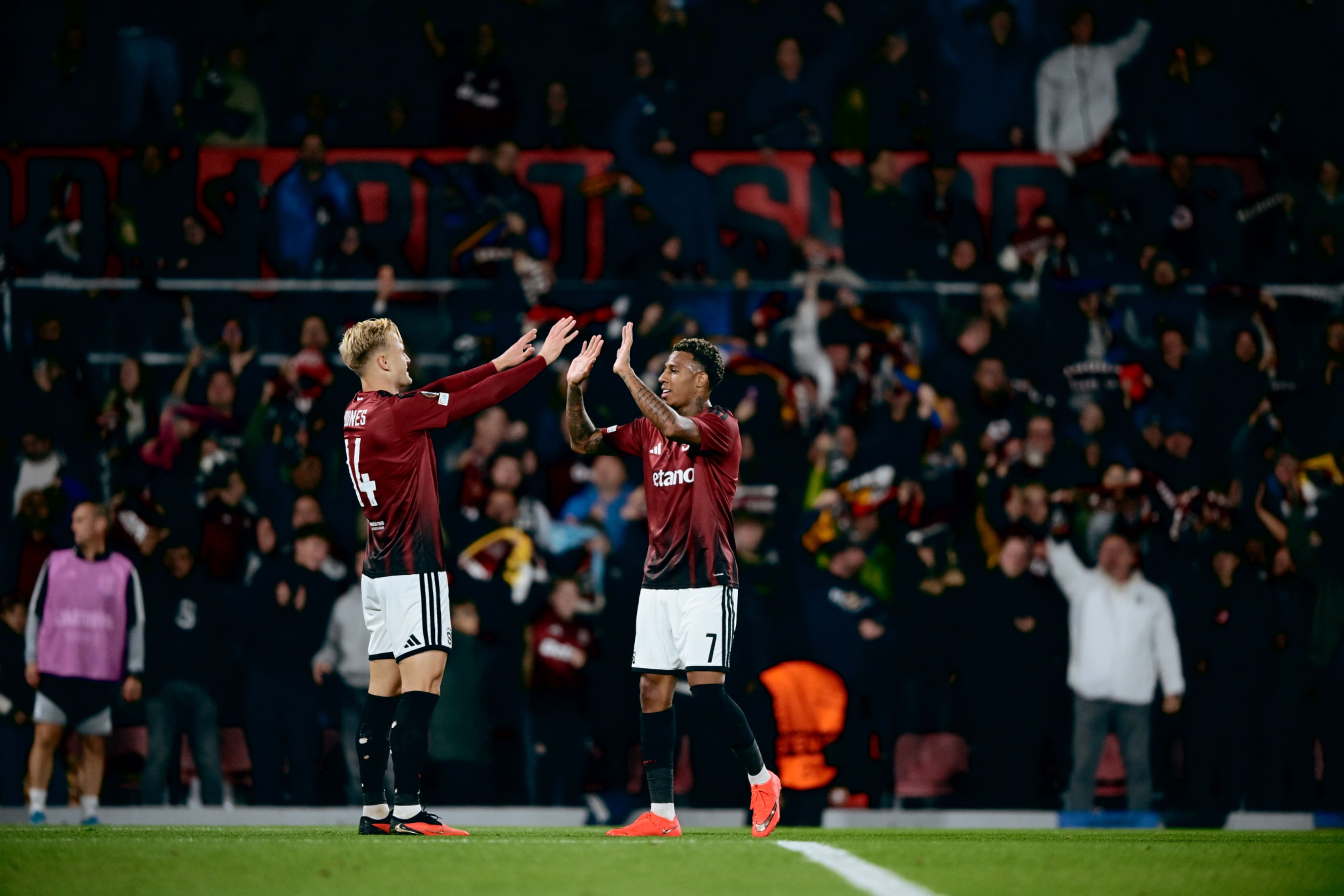 Josimar Alcócer tuvo un gran partido en la Europa League este jueves con el Sparta Praga de República Checa.