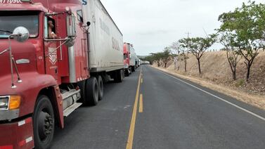 300 camioneros ticos están varados en fronteras hondureñas por falta de visa