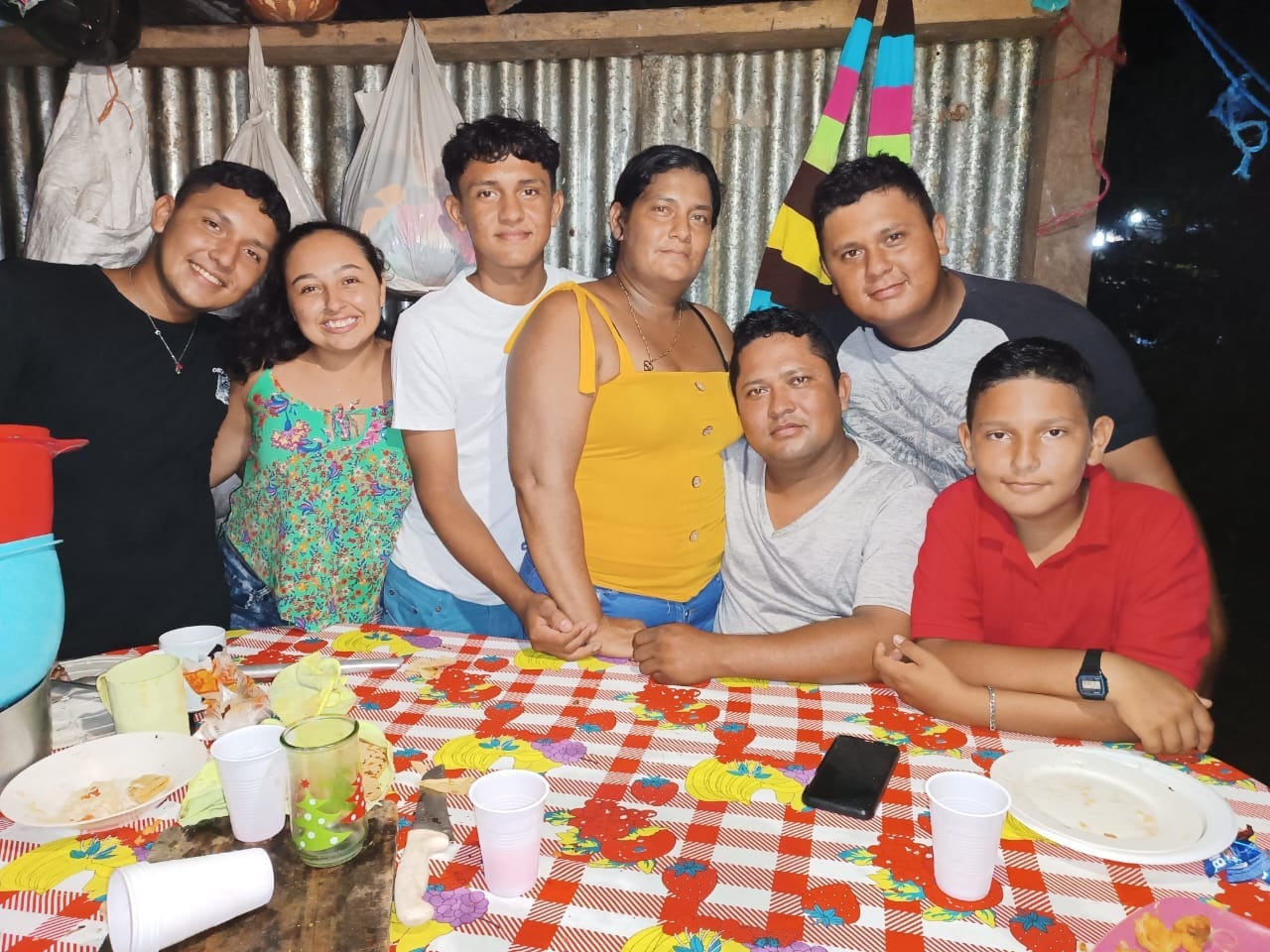 José Ismael Urbina a los seis años migró desde Nicaragua junto a su familia en busca de oportunidades; hoy, a sus 23 años, cursa Educación Comercial en la UNA y fue distinguido como Estudiante Modelo por su liderazgo y compromiso social