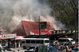 Incendio en restaurante de Jacó fue controlado, pero viento complicó la emergencia