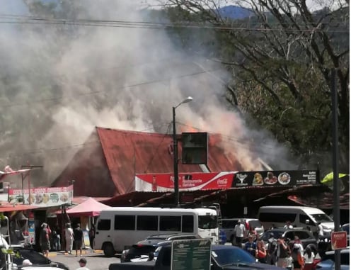 El incendio dañó más de 400 metros cuadrados en el restaurante en Garabito